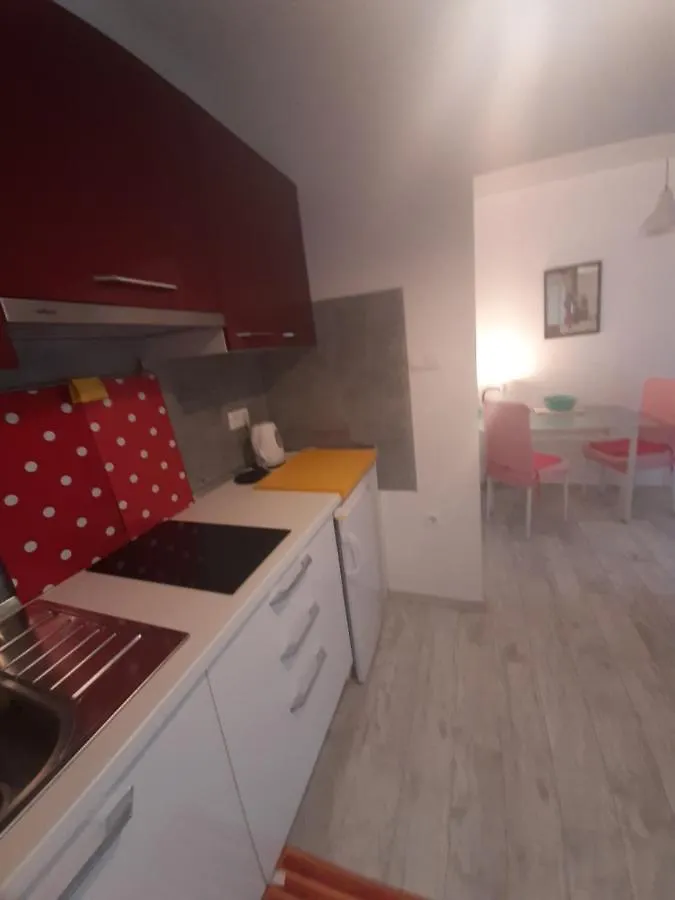 Fiore Apartment & Room 克尔克 0*,